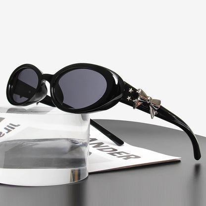 Amélie Noir Oval Sunglasses